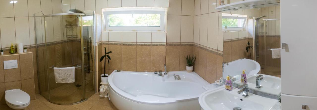 Oazis Apartman Keszthely Exteriör bild